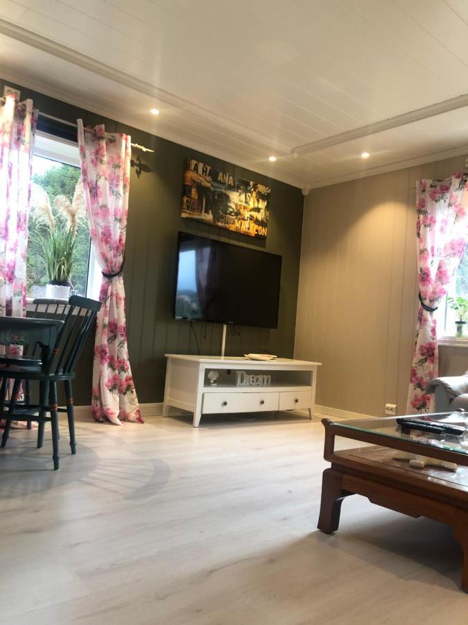 Den Gule Huset Διαμέρισμα Lyngdal Εξωτερικό φωτογραφία
