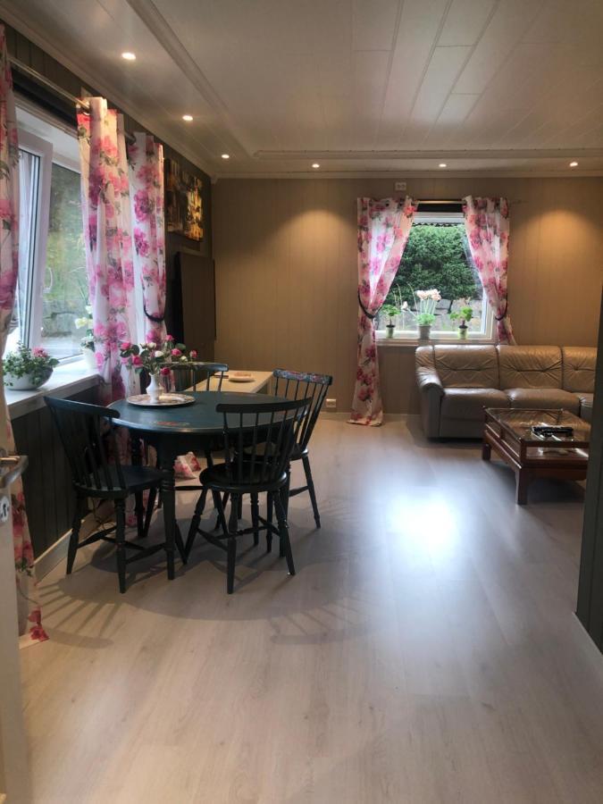 Den Gule Huset Διαμέρισμα Lyngdal Εξωτερικό φωτογραφία